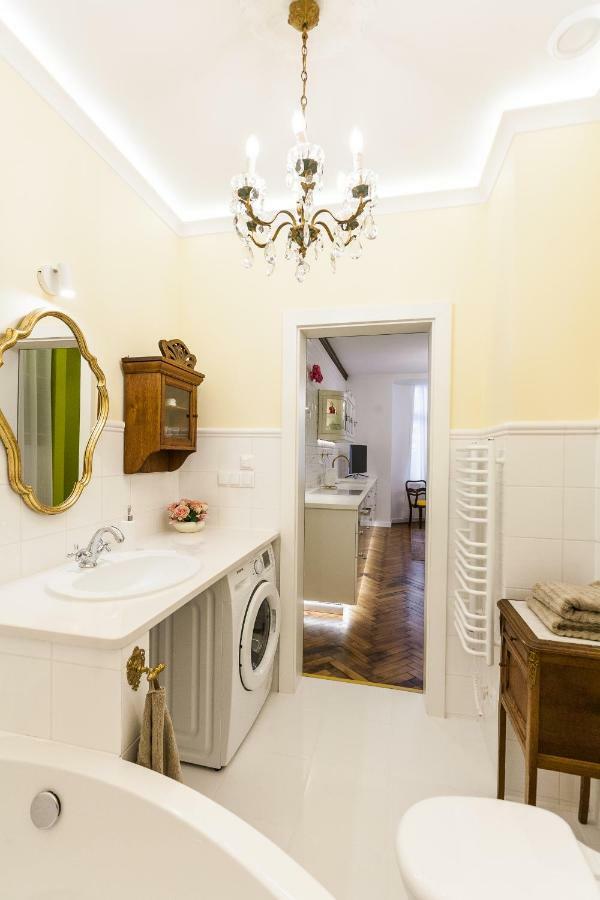 Apartment Luxury Pod Zyrandolem